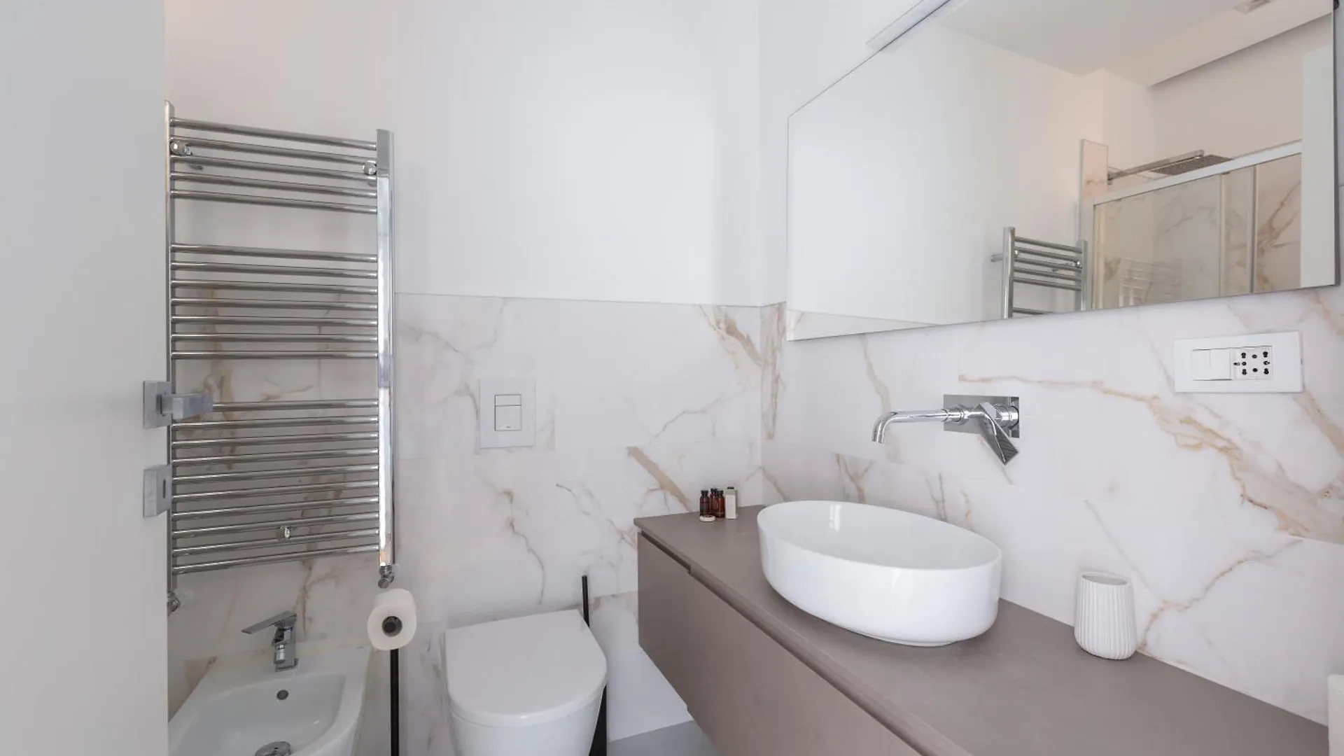 Corso Sempione Modern Flat Apartment Milan